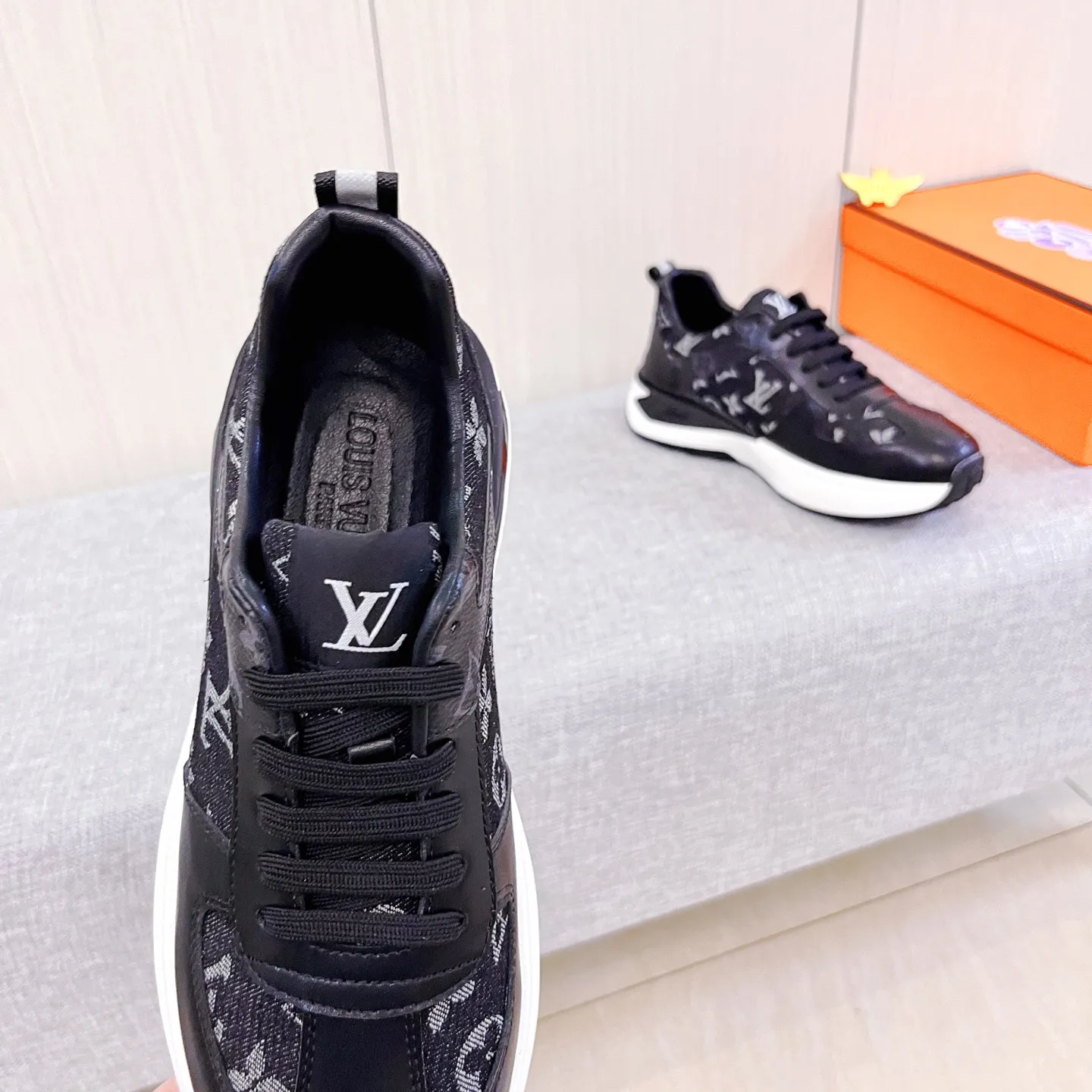 🚘🚘Factory batch 460 men's shoes💰[LV]🔥Louis Vuitton high-end men's shoes brand official website 1:1 latest masterpiece: the upper is made of Italian imported first-layer cowhide with a comfortable and breathable lining➕original non-slip and wear-resistant outsole🔥, making walking more convenient and comfortable! An exclusive new model, a stunning work, a beautiful 1:1 replica [color] compared to the official quality! Create a fashionable personality to set off your uniqueness! A must-have for trendy men! Classic 🔥Size: 38-44 Color: 🔥 2⃣️colors available🔥.